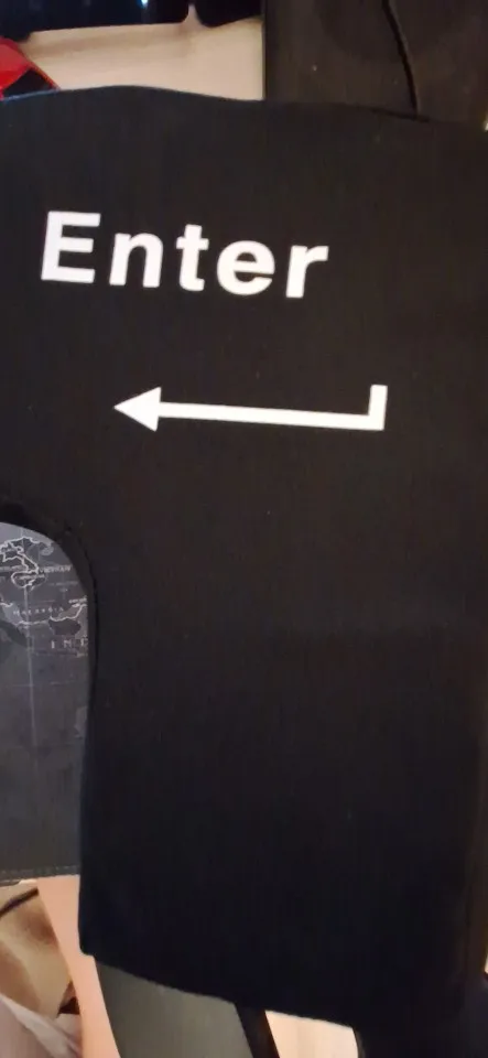 MegaKey – Der überdimensionale Stressabbau-Knopf für dein Büro photo review