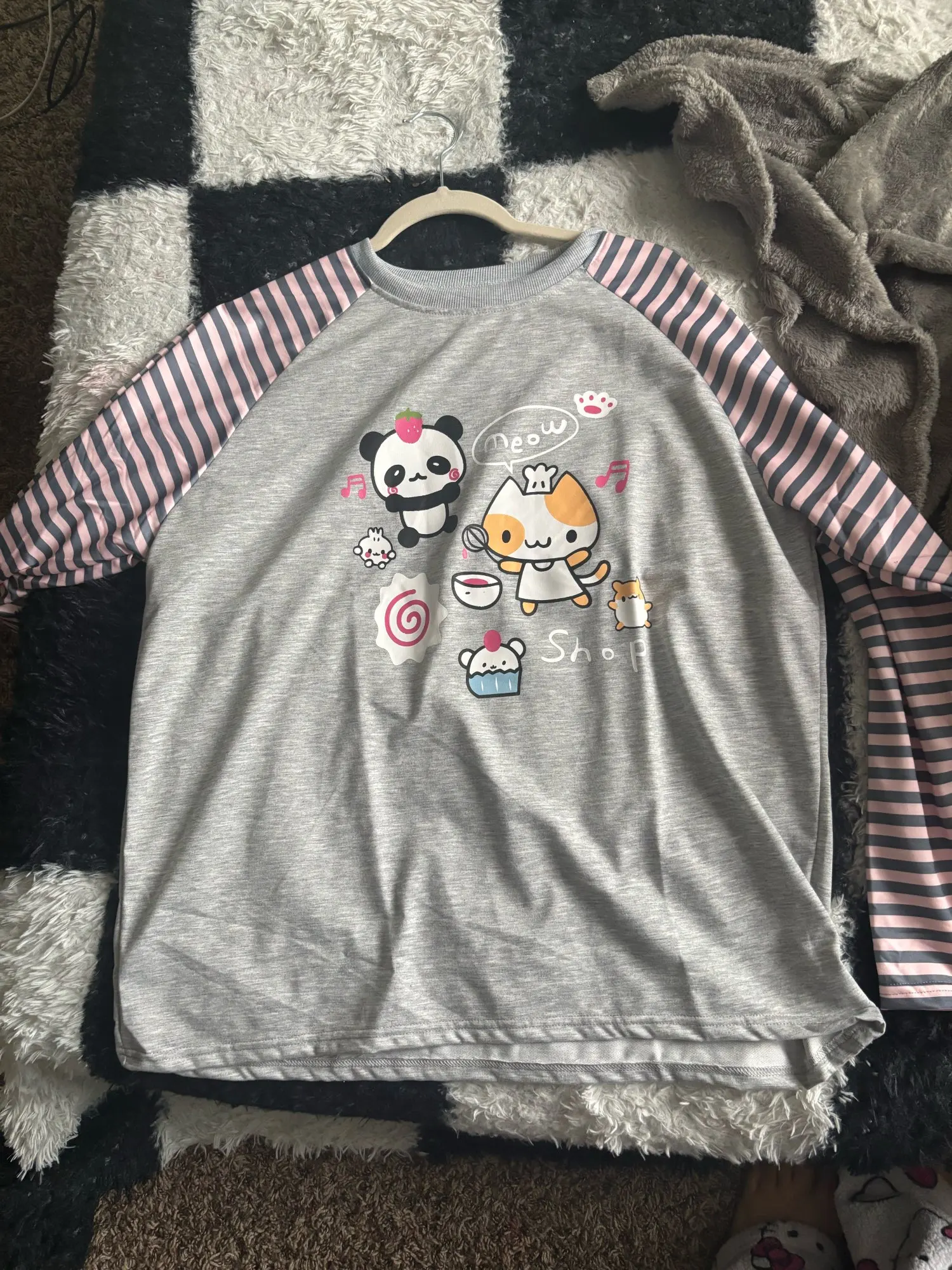 Cat Cafe Sweatshirt - Harajuku Aesthetic photo review