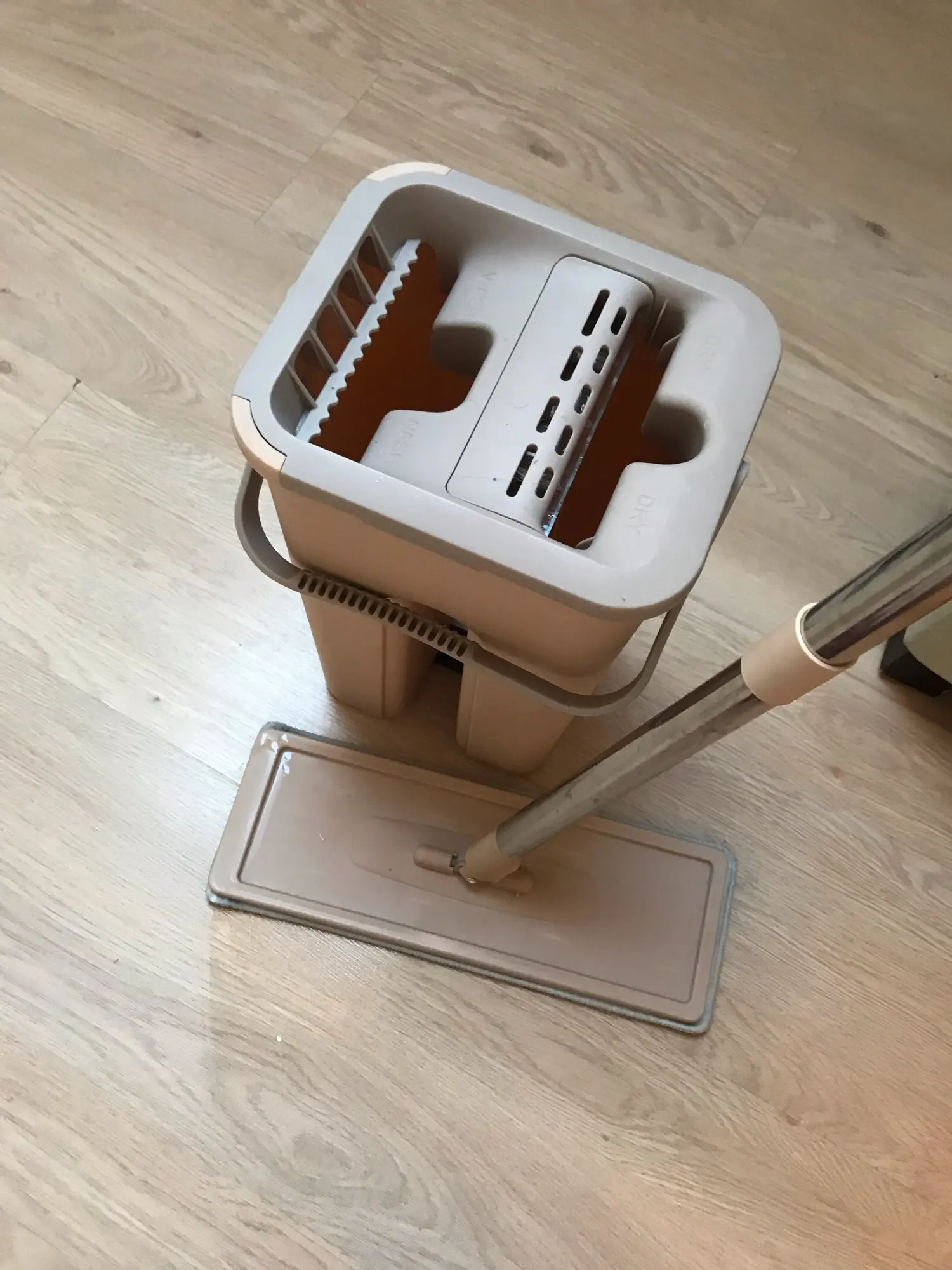 Esfregão Flat Mop IZECLEAN com Balde de 5 Litros e Microfibra de Alta Absorção e Refil Grátis photo review