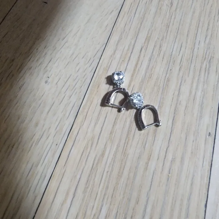 2CT Moissanite Huggie Hoop Earring photo review