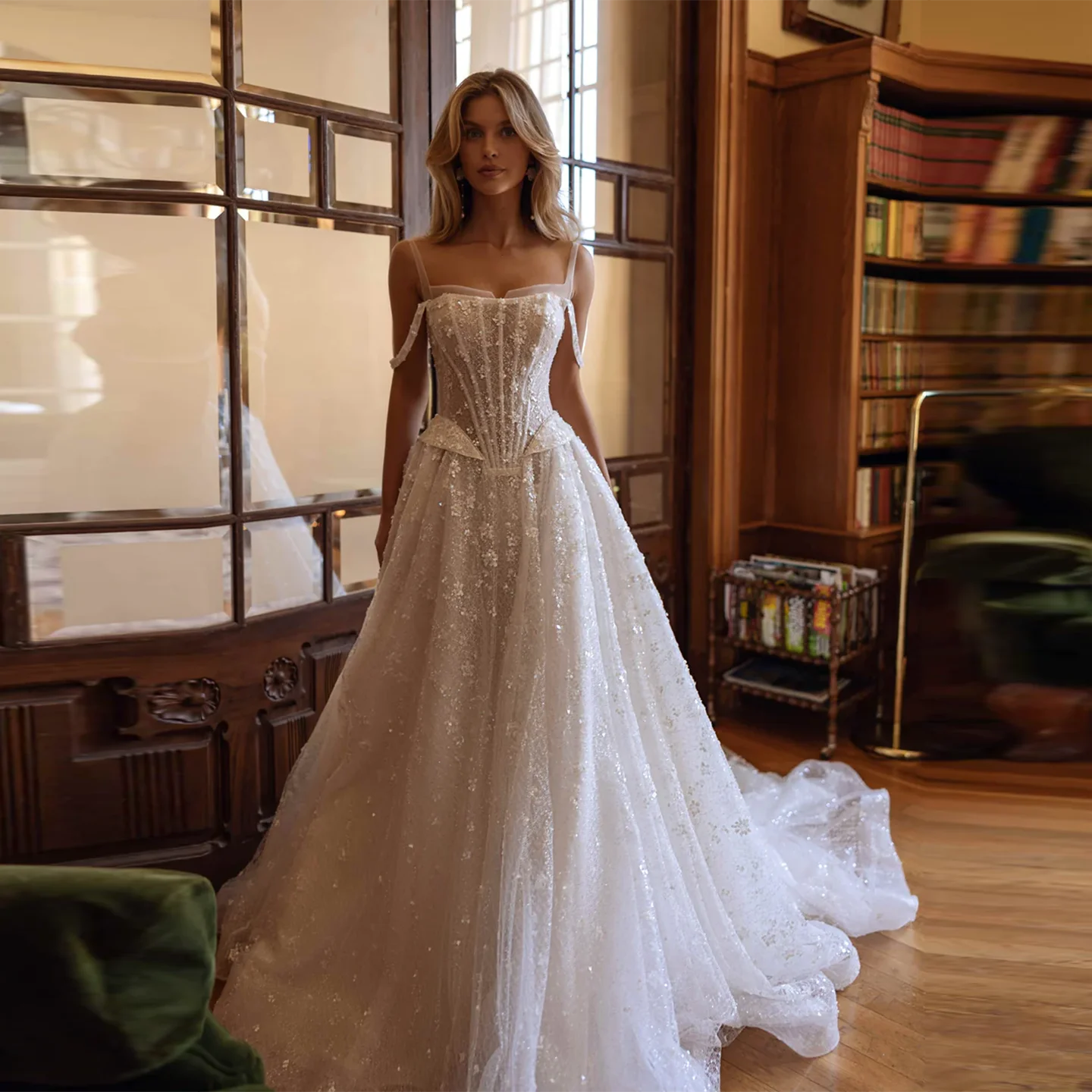 chinese dress ladies Vintage Bridal Gown Long Sleeve Lace Ball Gown Wedding Dresses Luxury Flower Chapel Train, White / 2