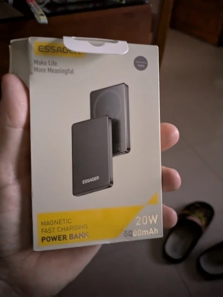 Essager-Banco de energía inalámbrico fino magnético, 20W, 5000mAh, batería externa portátil de carga rápida para Magsafe para iPhone 16 15 14 13 photo review