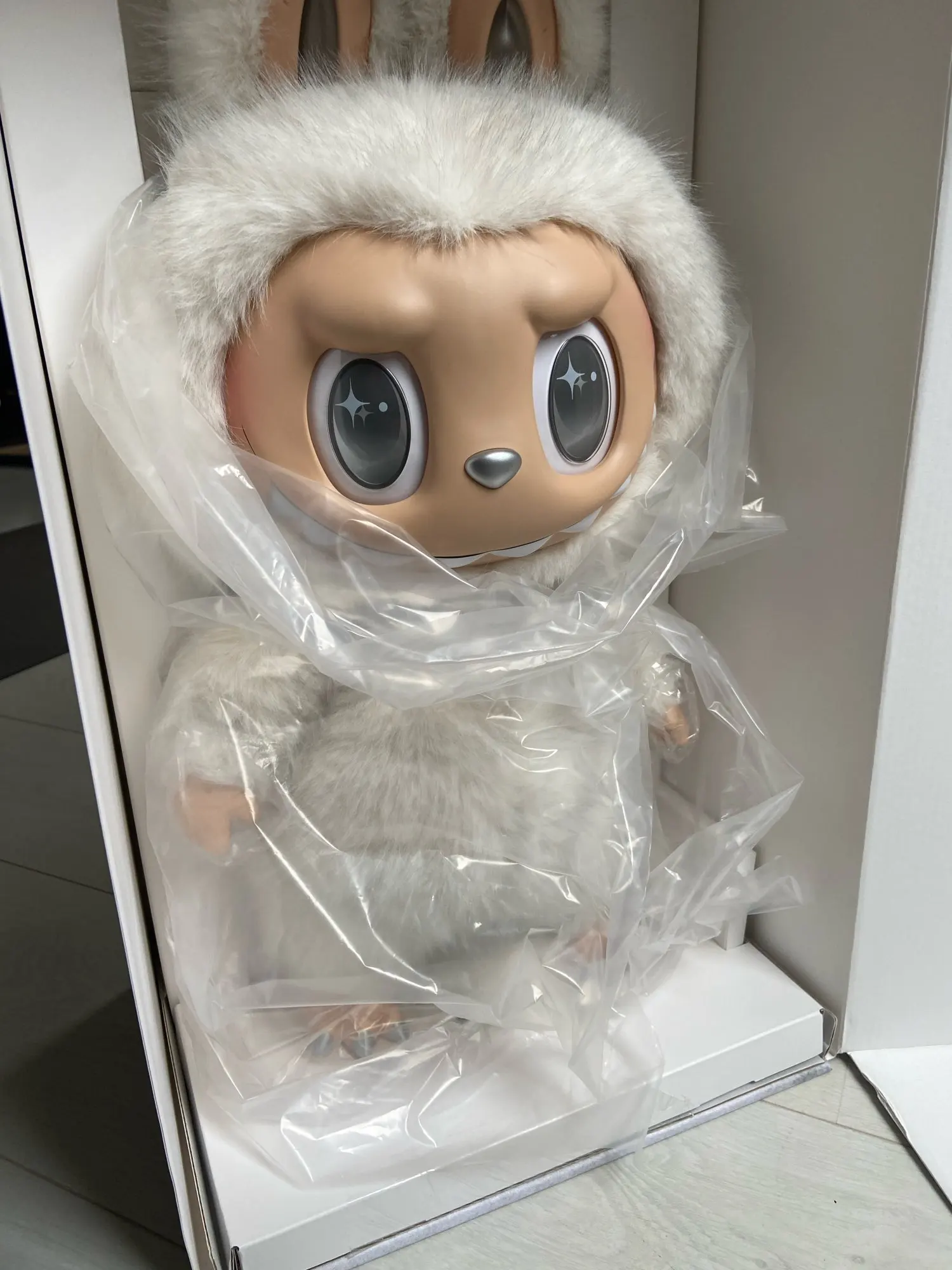 POP MART THE MONSTERS - ANGEL IN CLOUDS Vinyl Face Doll Limited