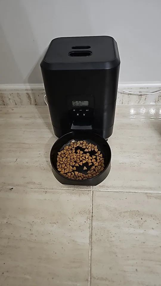 Comedero inteligente para mascotas, alimentador automático para gatos, máquina de comida lenta para perros con dispensador automático de comida para gatos cuantitativo temporizado, tazón para perros y gatos photo review