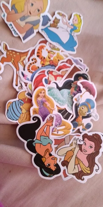 Disney-pegatinas de dibujos animados para decoración de equipaje, pegatinas de grafiti para ordenador portátil, fundas de teléfono, Juguetes DIY, 100 piezas photo review