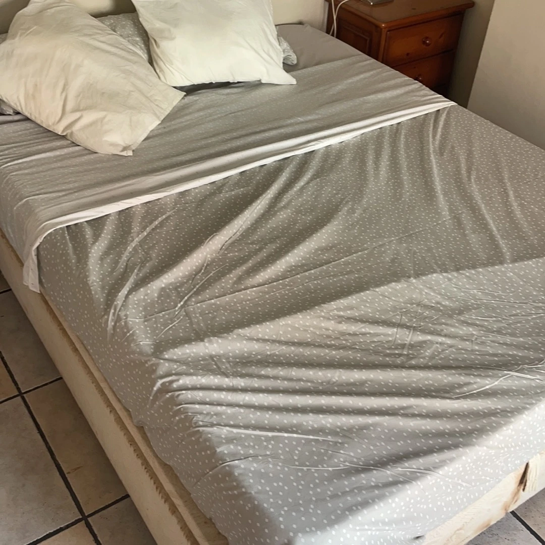 Juego de sábanas ligero, suave, fresco. Azul, Rosa, Gris, Verde. Juego de Cama 100% Microfibra tacto Satén. Cama de 150, 135, 90 y 105. Primavera, Verano. Dormitorio Elegante, Alegre, Colorido,Luz photo review