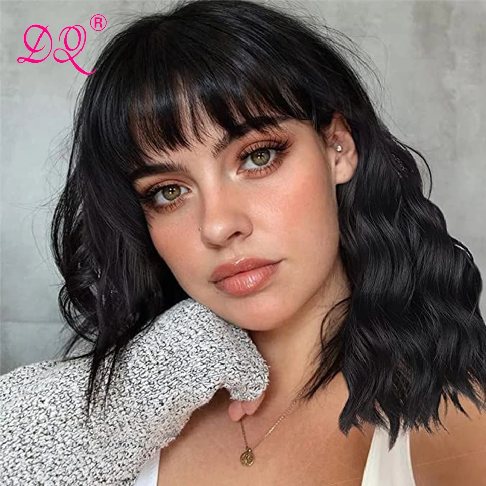 

DQ Short Synthetic BoB Wavy Curly Hair Wig with Bangs Heat Resistant Full Machina Made Wigs for Women Halloween Cosplay Party