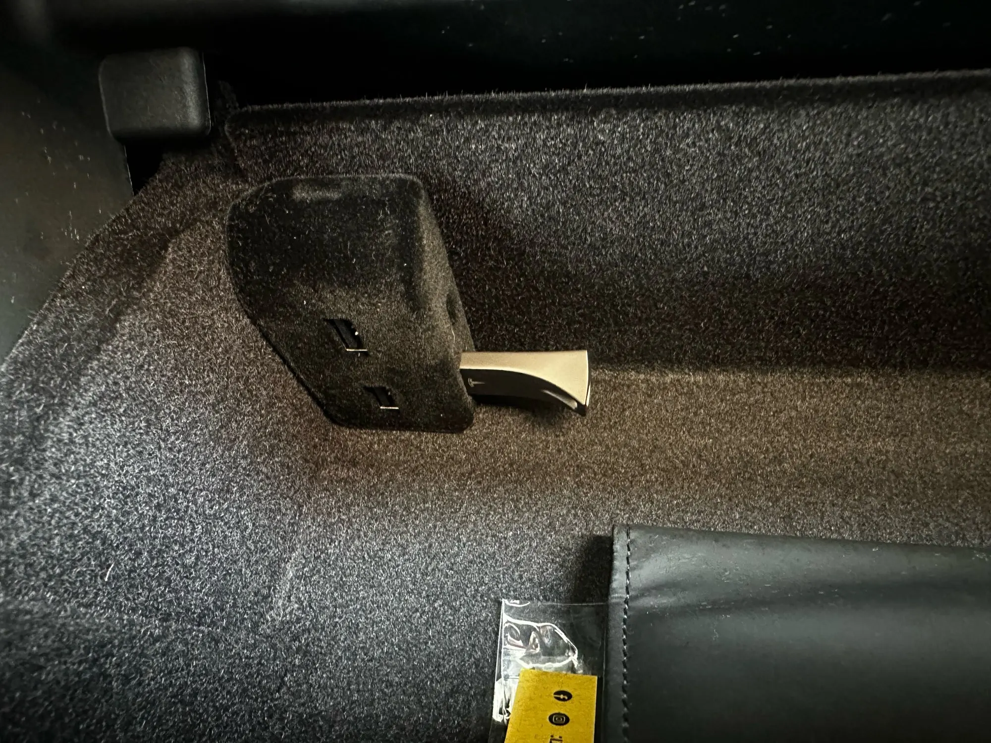 Teslahubs™ Glove Box USB-Hub customer photo