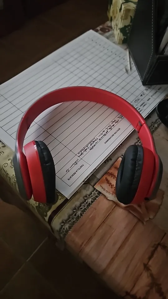 P47 auriculares inalámbricos Bluetooth 5,0 auriculares plegables estéreo HIFI bajo para música juegos chico chica auricular para teléfono inteligente photo review