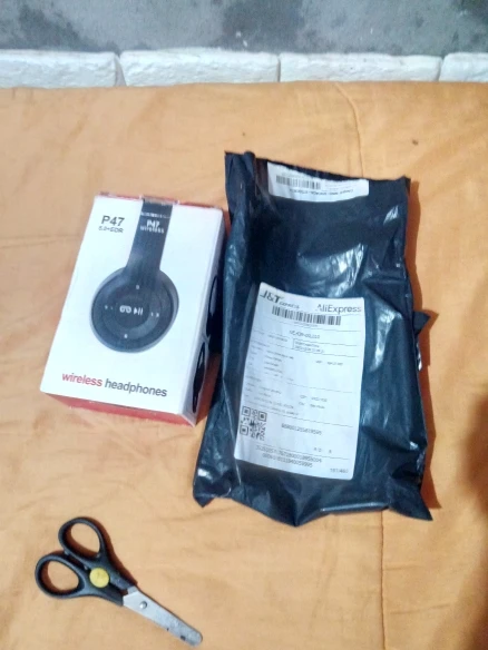 Headphone Wireless P47 - Dobrável - MP3 - SD Card photo review