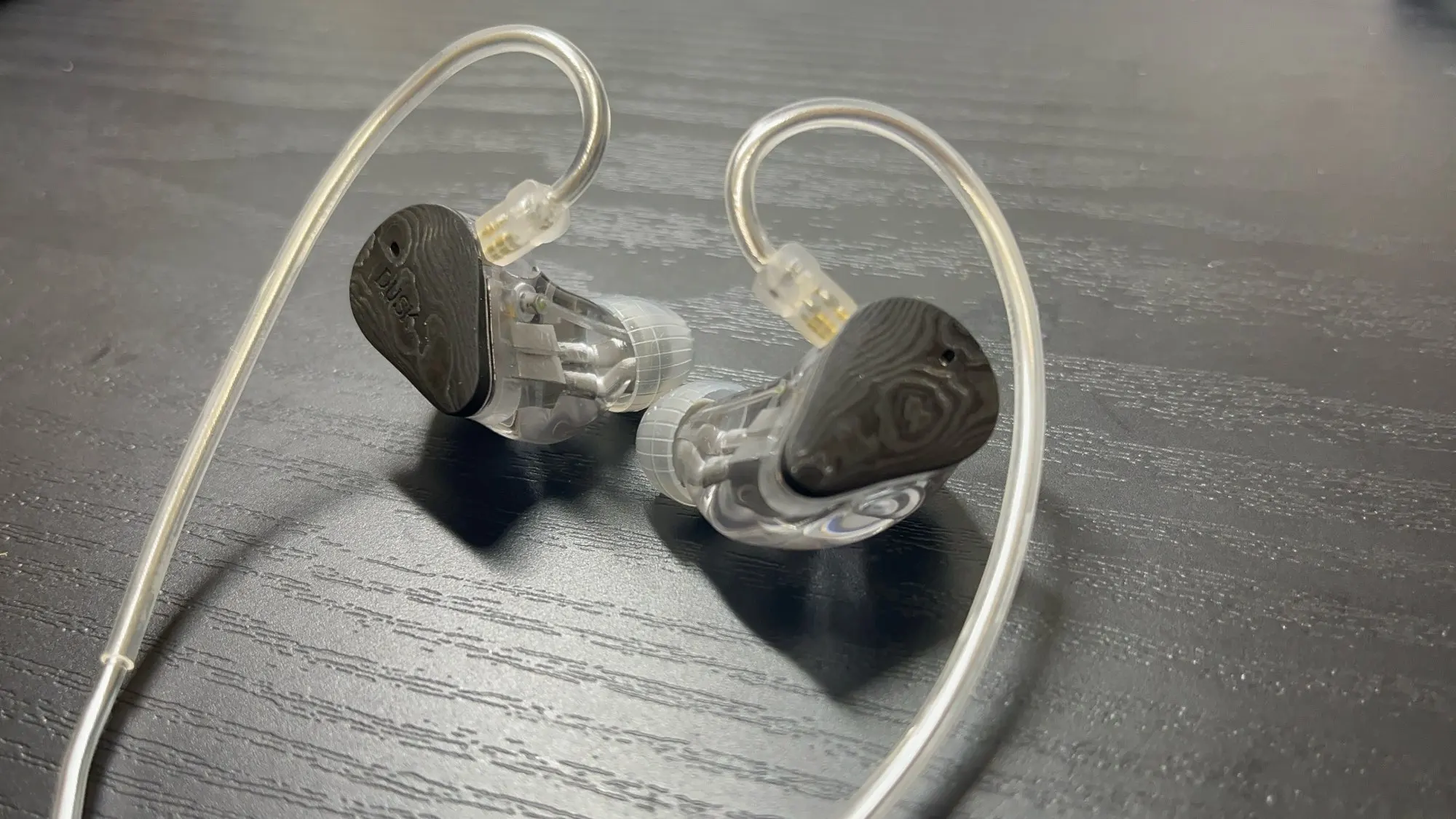 超美品 MOONDROP x Crinacle DUSK  バランスケーブル無料 棚からレビュー】 「MOONDROP x Crinacle DUSK」 クールな外観に2DD+