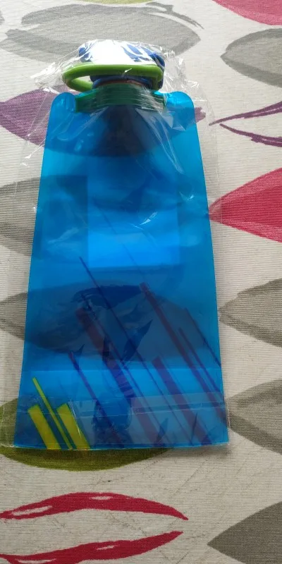 Botellas de agua plegables, botella de agua de viaje reutilizable y Flexible, bolsa de agua de plástico, bolsa de agua con mosquetón photo review