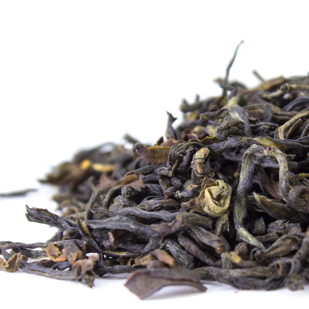 Е шен хун ча. Черный чай из в палочках. Дикорастущий чай. Хун болохо багаhаа. Чай мико красный.