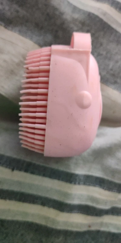 Brosse à shampoing 2-en-1 pour chien et chat – Peigne de massage en silicone avec réservoir 80ml, épurateur de toilettage doux pour poils courts photo review