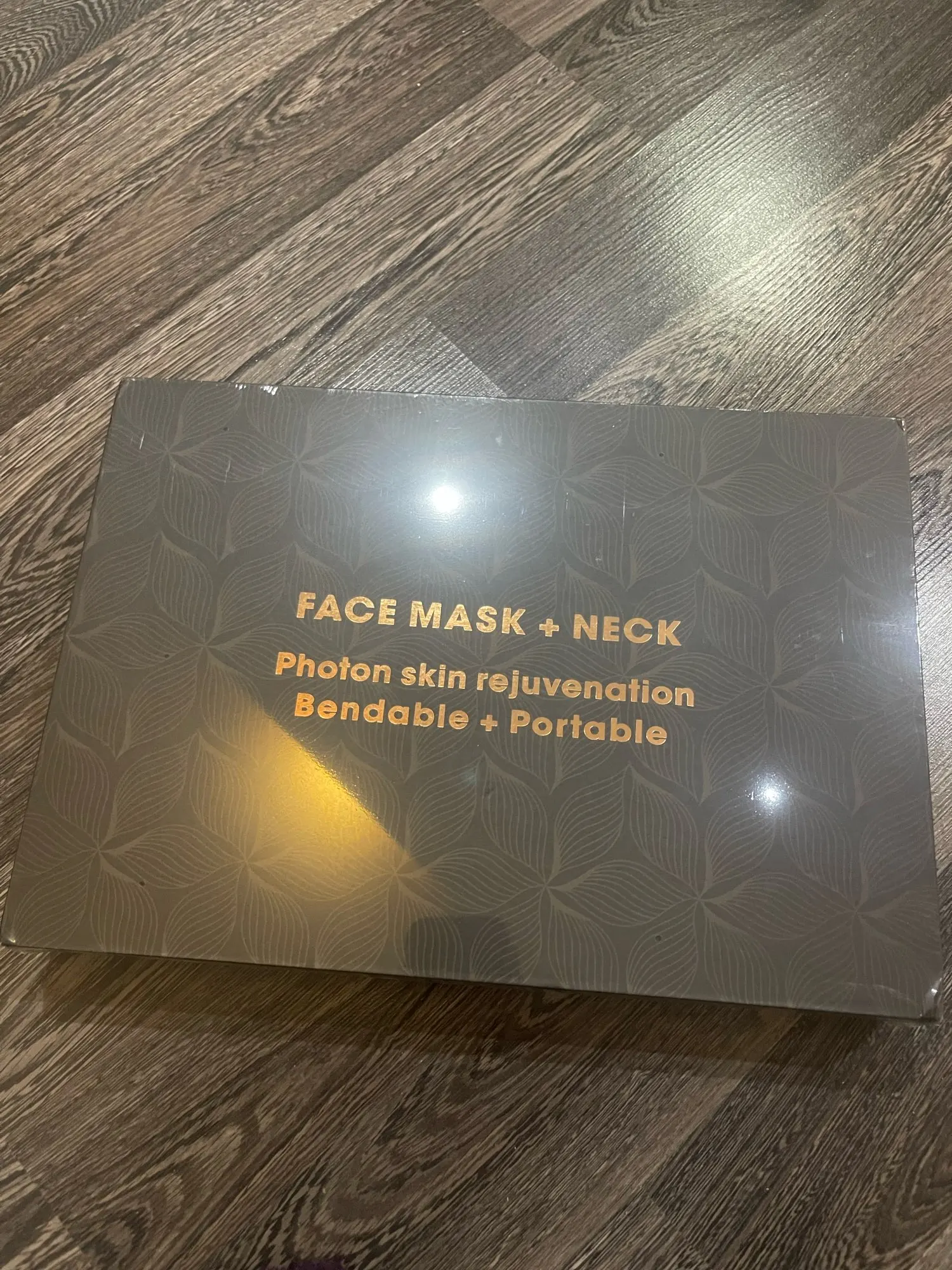 GlowSkin 8-in-1 LED Gesichts- & Halsmaske – Anti-Aging & Hautpflege Revolution photo review