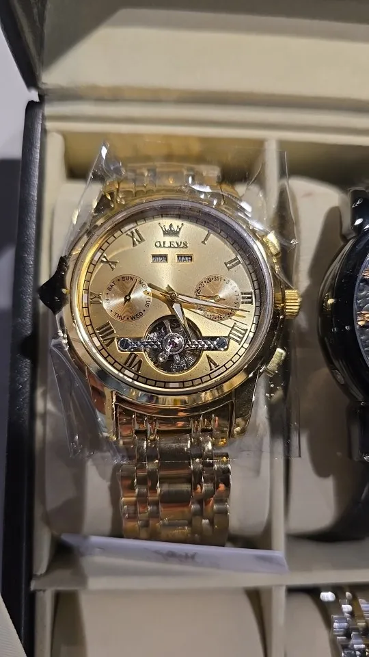 Business Wristwatch with a Distinctive Look