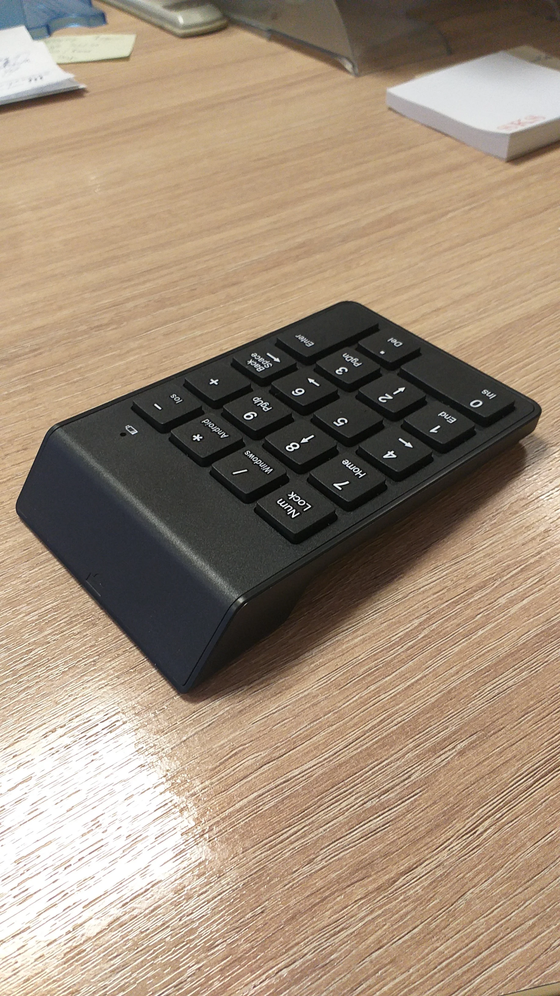 Small-size Bluetooth Numeric Keypad Numpad