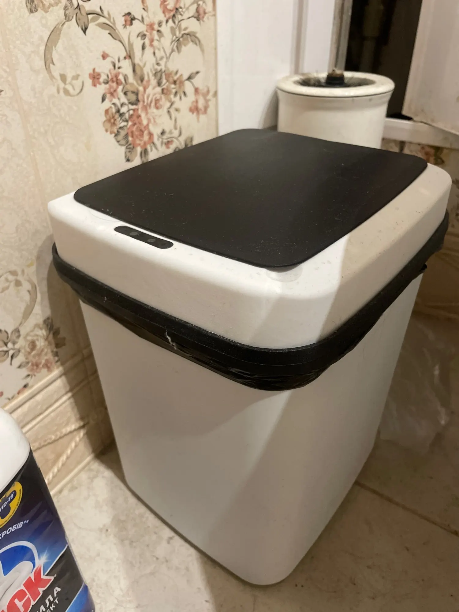 Touch & Toss Smart Bin: 13L Kitchen and Bathroom Trash Can for Effortless Waste Management photo review