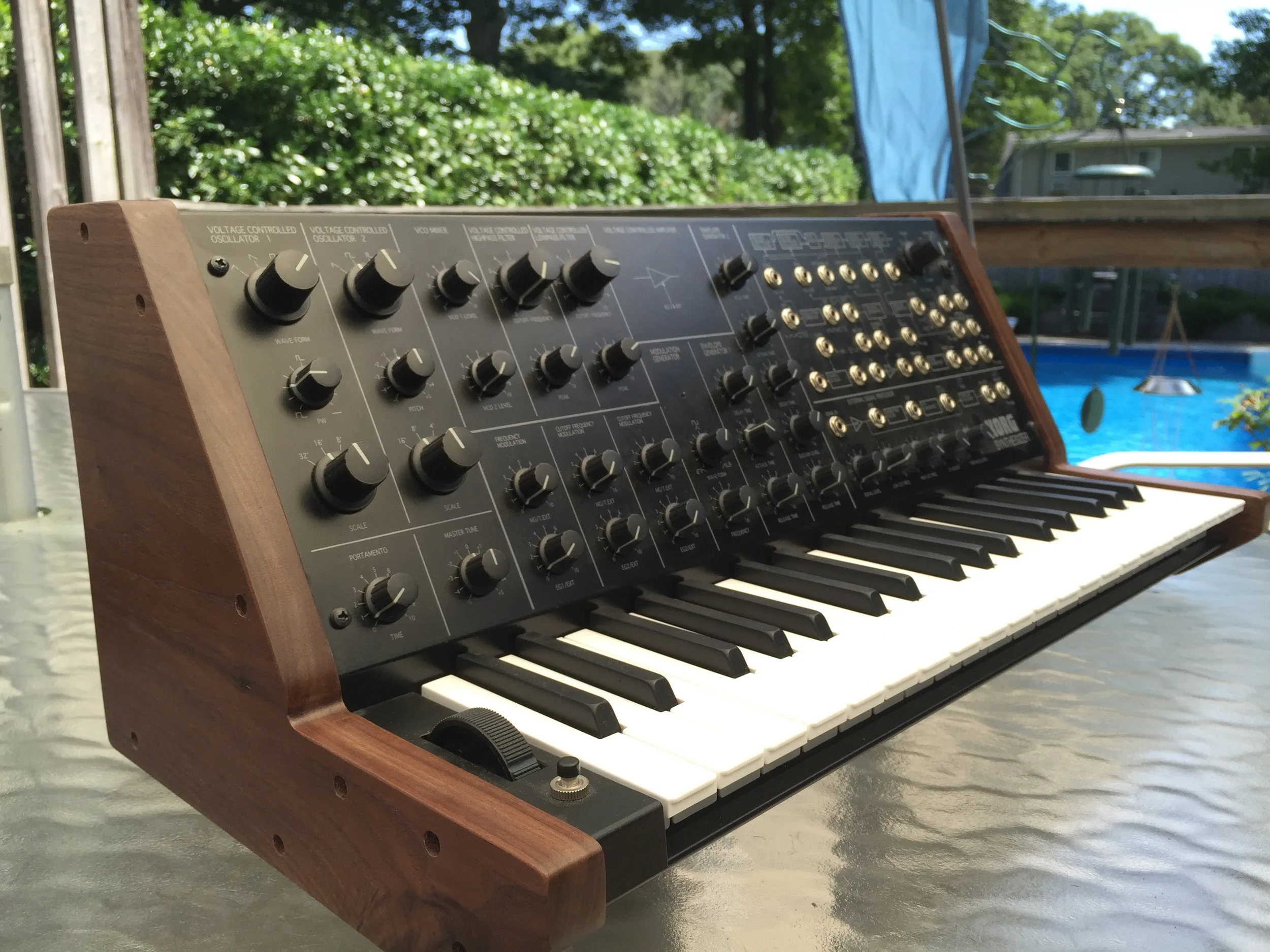 

Новый полумодульный аналоговый синтезатор в STOKES Korg MS-20 Mini