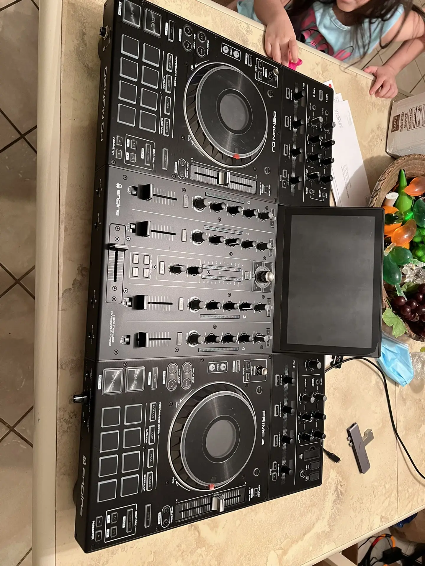 

Качественные ценности, Автономная DJ-система Denon DJ Prime 4 + 4