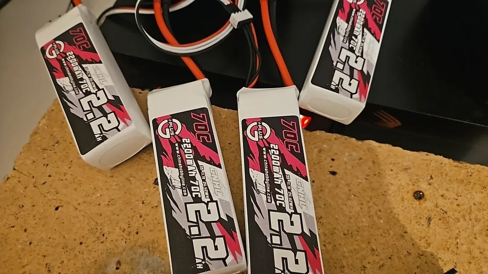 2PCS CNHL 3S 11.1V Lipo Battery 2200mAh 30C 70C With XT60 Plug For RC Airplane Helicopter Quadcopter FPV Drone Car Racing Hobby photo review