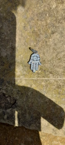 925 Silver Hand Pendant with Zircon Detail photo review