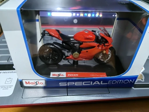 Maisto Ducati Panigale V4 S Corse 1:18 Scale Alloy Motorcycle Diecast Model Collectible Grade Gift Toy photo review