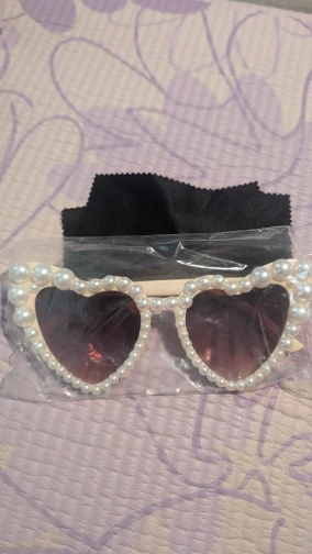 Heart-Shaped Pearl Inlaid Sunglasses photo review