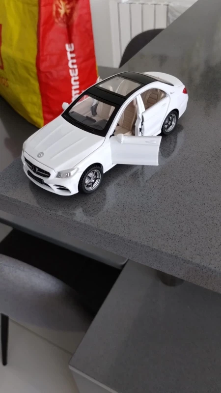 2021 New Diecast Model Cars 1:32 Alloy Miniature Mercedes Benz C260L Metal Vehicle Pull Back for Children's Gifts Collection Toy photo review