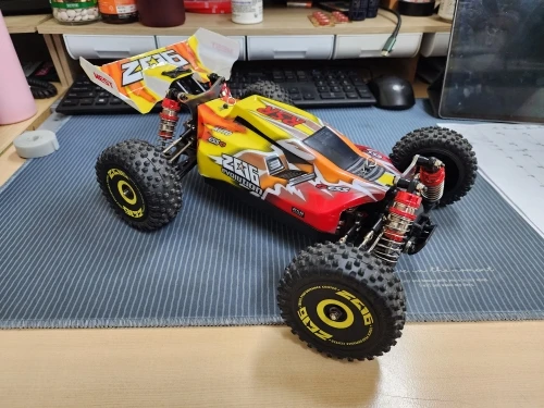 WLtoys 144010 144001 75KM/H 2.4G RC Car Brushless 4WD Electric High Speed Off-Road Remote Control Drift Toys for Children Racing photo review