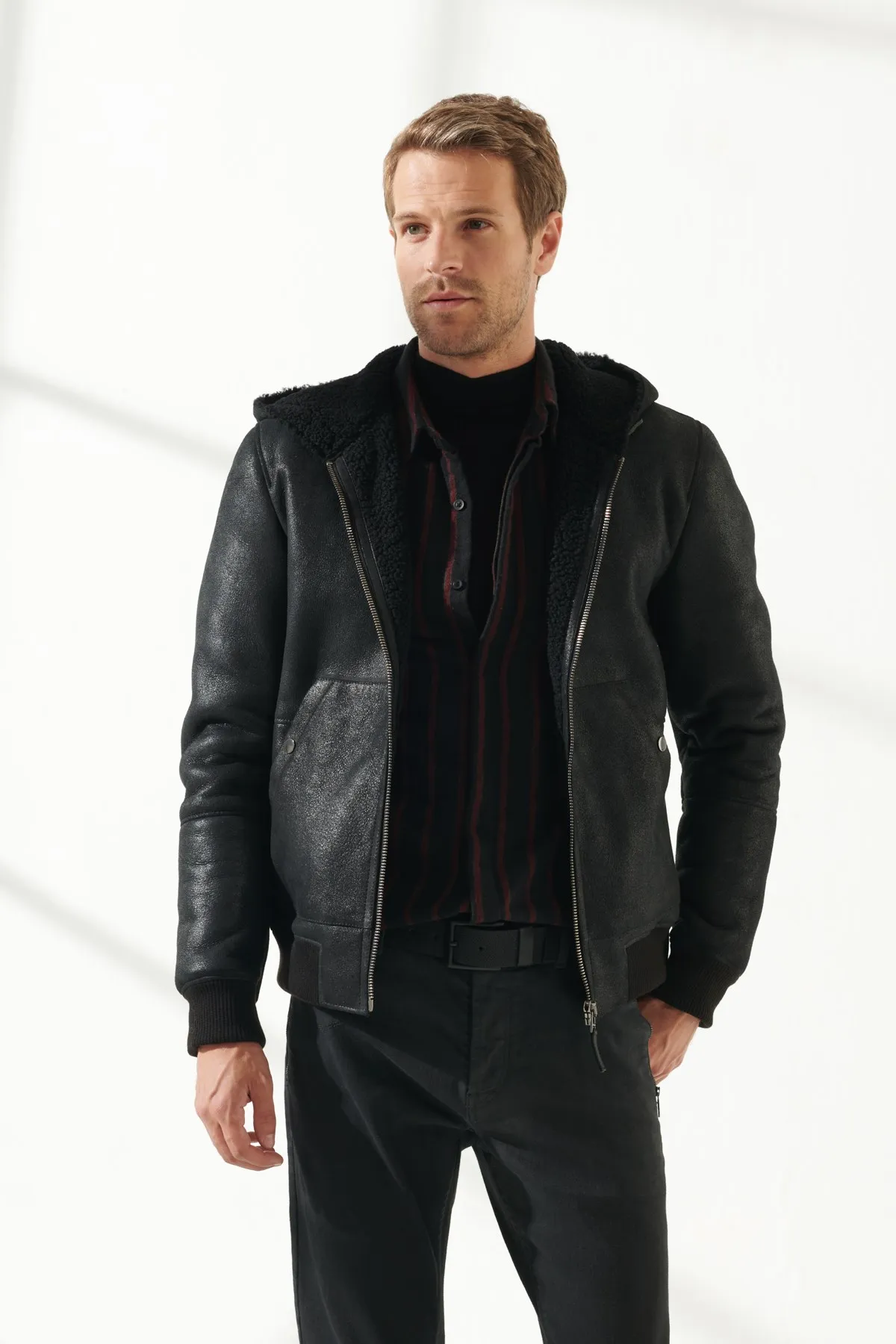 

Men's Sport Black Hooded Fur Leather Jacket Design Fashion Clothing Products Genuine Lambskin Keeps Warm Casual Casual Coats