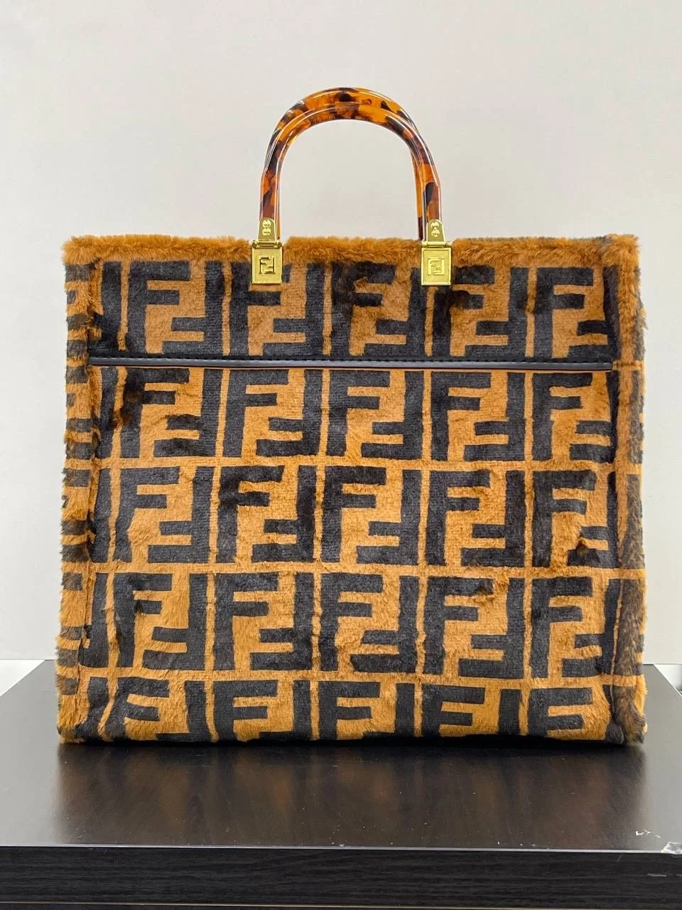 Рисунок 3 - Cумка мессенджер на плечо / Сумка