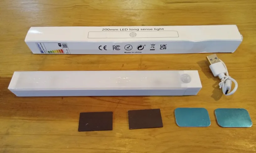Luz LED nocturna con Sensor de movimiento para decoración del hogar, luz de carga inalámbrica para armario, pasillo, cocina, armario, escaleras, 1 unidad photo review