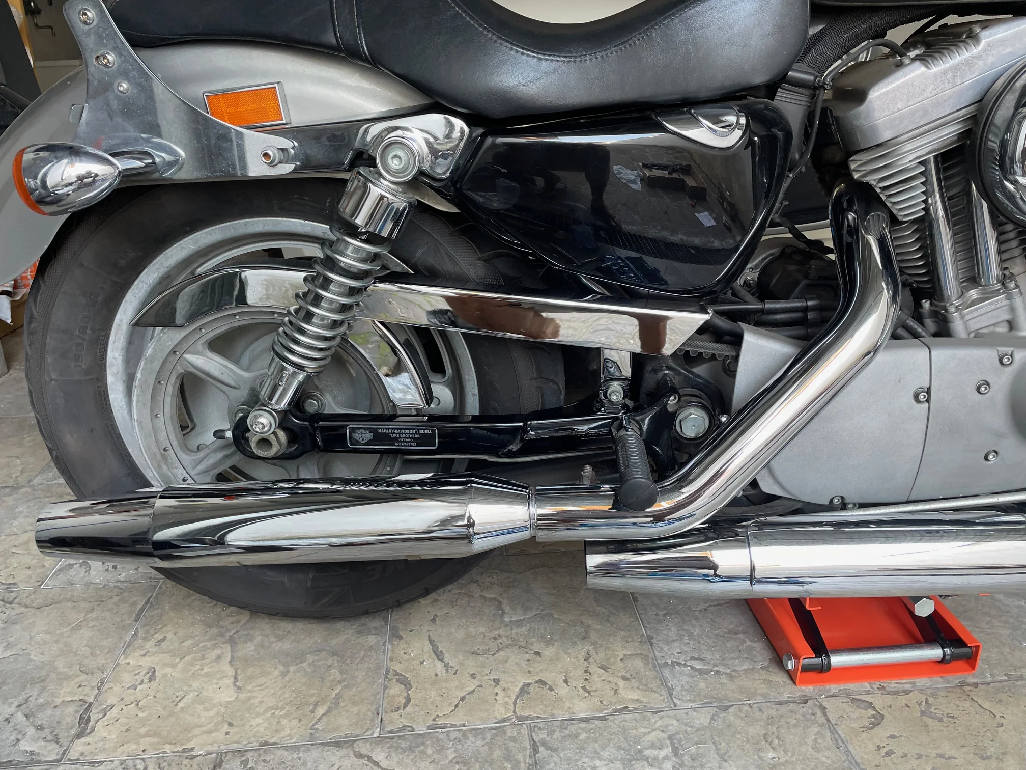 SucceBuy 1100 LBS Motorcycle Lift Motorcycle Scissor Lift Jack with Wide Deck & Safety Pin Steel Scissor Jack Fit for Motorcycle photo review