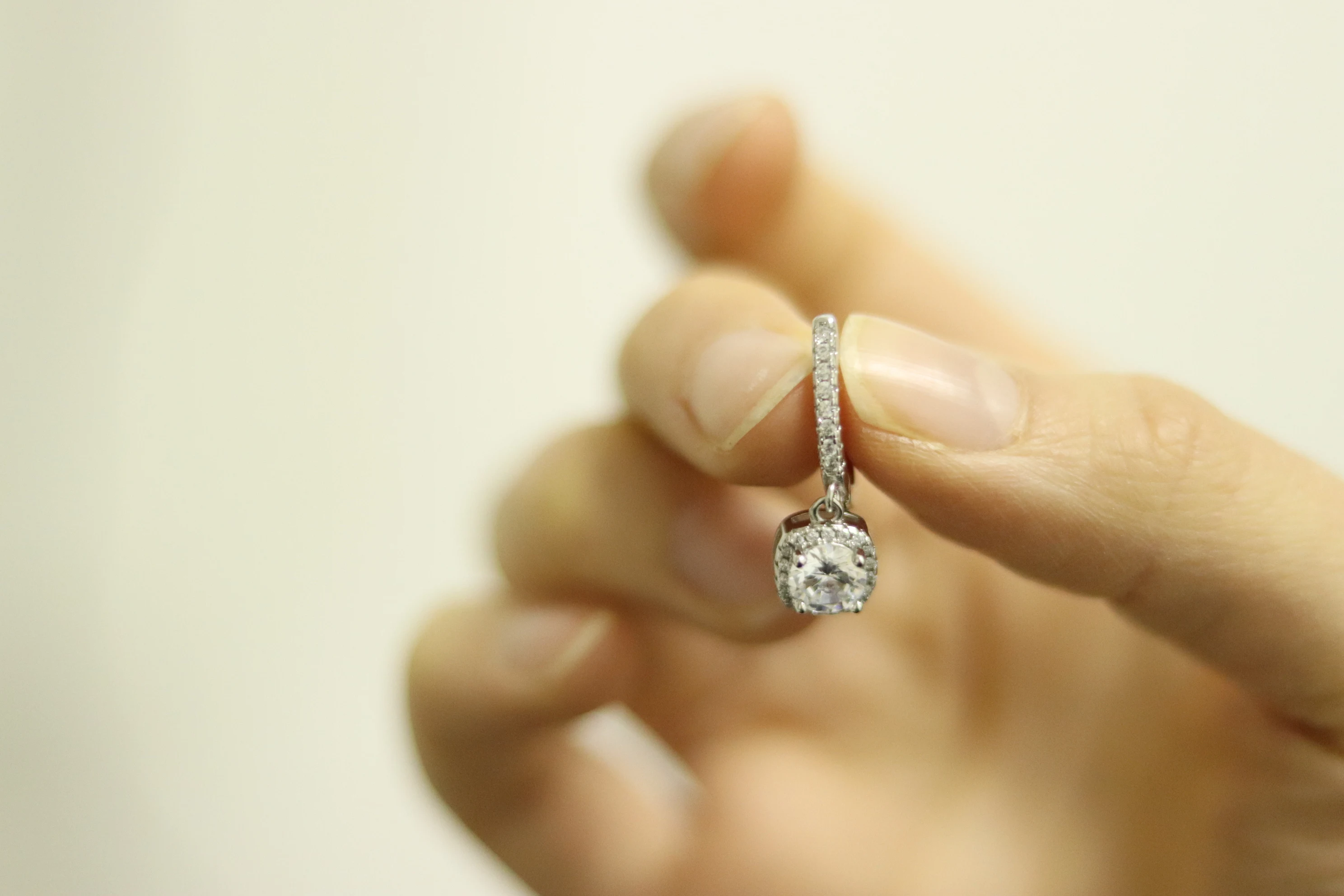 2CT Moissanite Huggie Hoop Earring photo review
