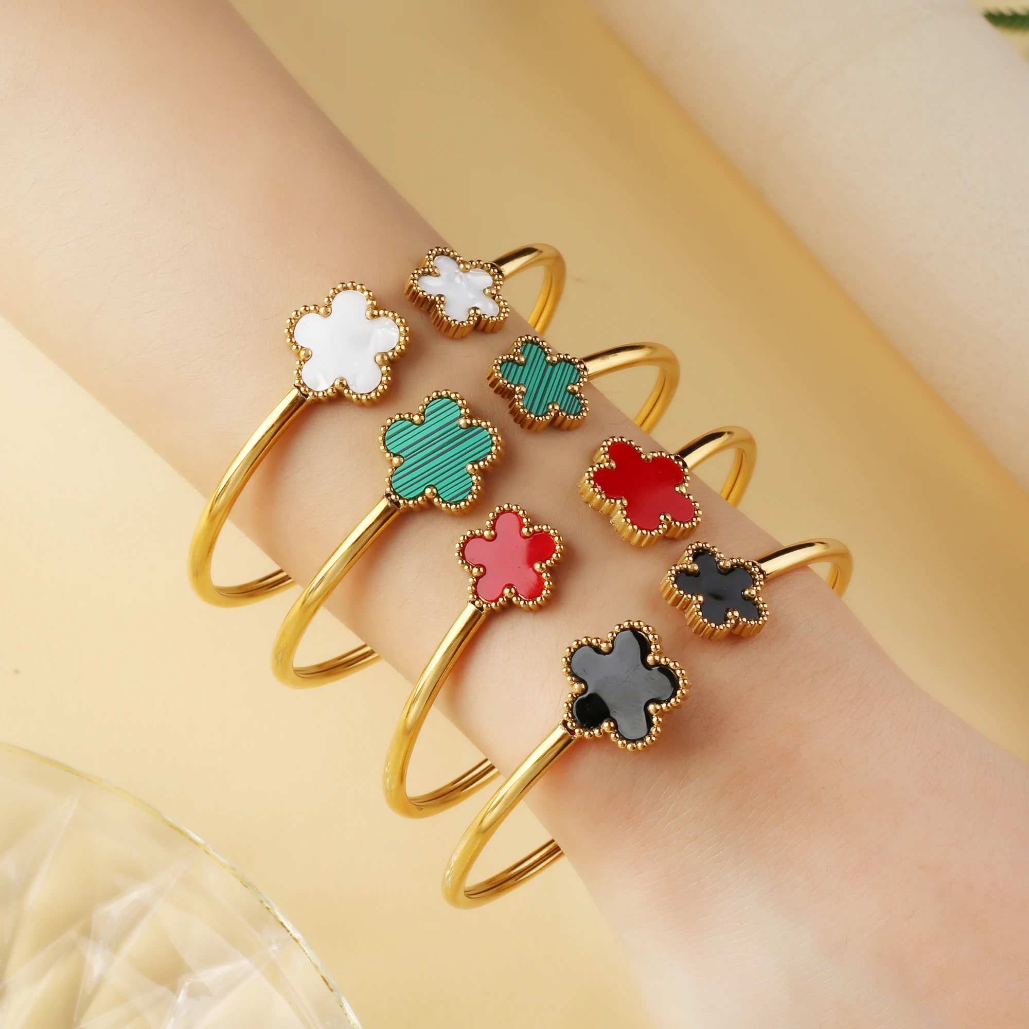 Classic luxury hot sale five-leaf flower stainless steel open bangle Lucky grass bangle Girl Girl anniversary wedding jewelry Cl 2
