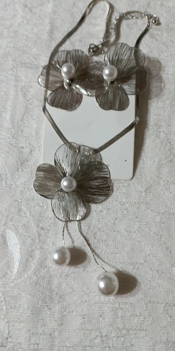 Pearl Pendant Flower Petal Jewelry Set - Snake Chain Choker & Earrings | Whaau photo review