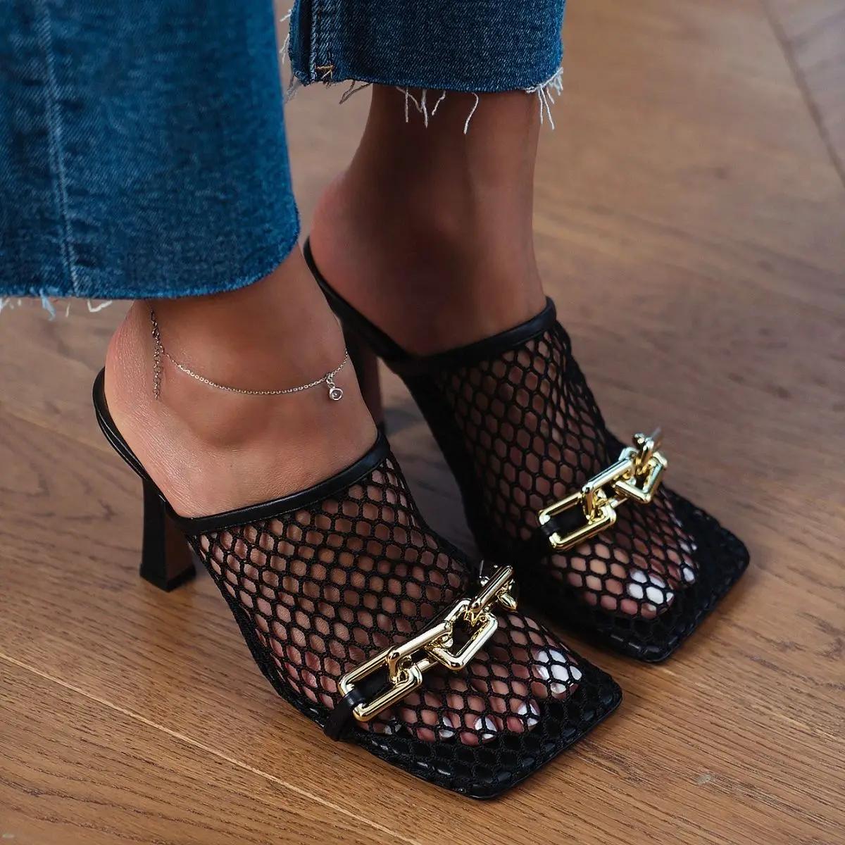 

2022 New Elegant Sexy Chain Crystal Diamond Breathable Mesh Women Pumps Shoes Fashion Summer High Heel Sandals Hollow Out Summer