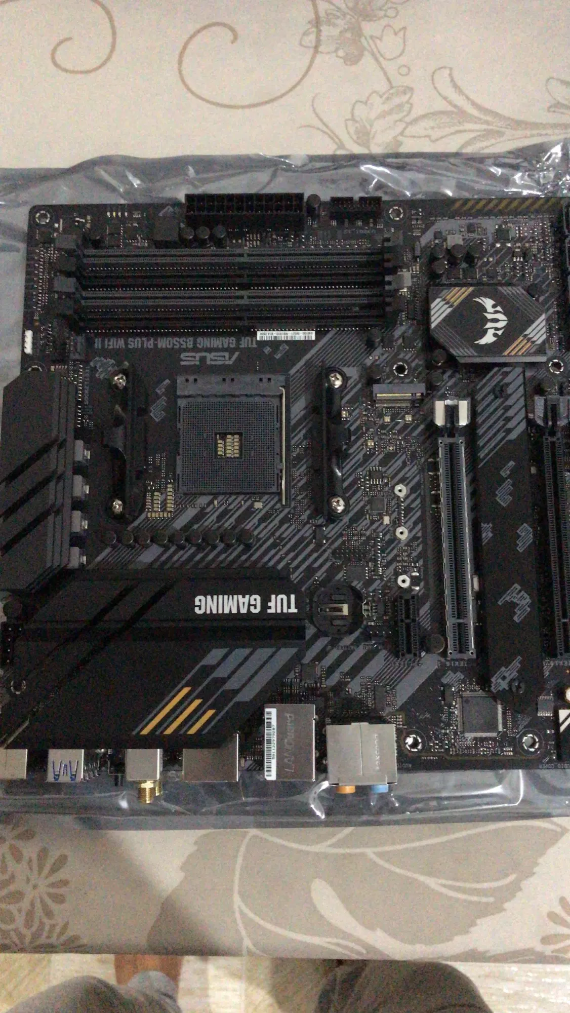 New ASUS TUF GAMING B550M PLUS (WI-FI) II Micro-ATX B550M Motherboard DDR4 4600 MHz 128G Mining Set AM4 Support AMD Ryzen CPU photo review