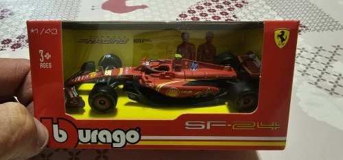 Bburago 1:43 Ferrari SF24 F1 Modelo de coche 2024 Temporada 16 # Leclerc 55 # Regalo de juguete de carreras de fórmula fundido a presión de vehículo de lujo de aleación Sainz photo review
