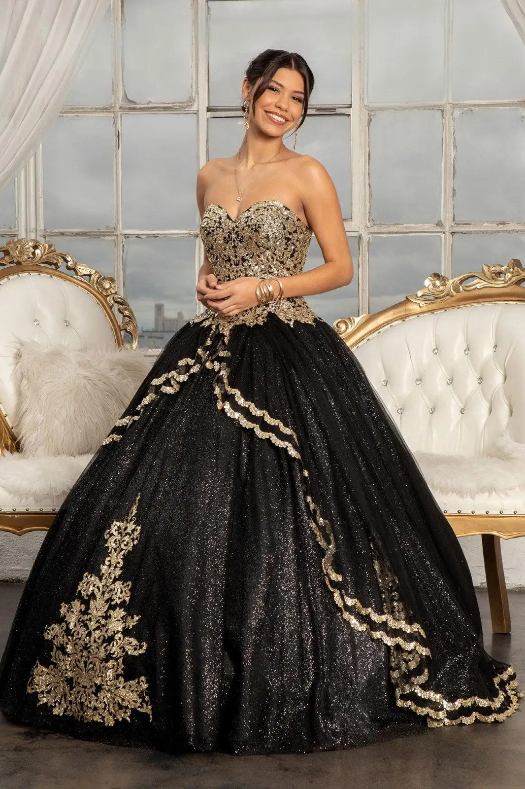 

Gorgeous Quinceanera Dresses for Women Embellished Strapless Sweetheart Neckline Glitter Mesh Sweet 15 Party Masquerade Gowns