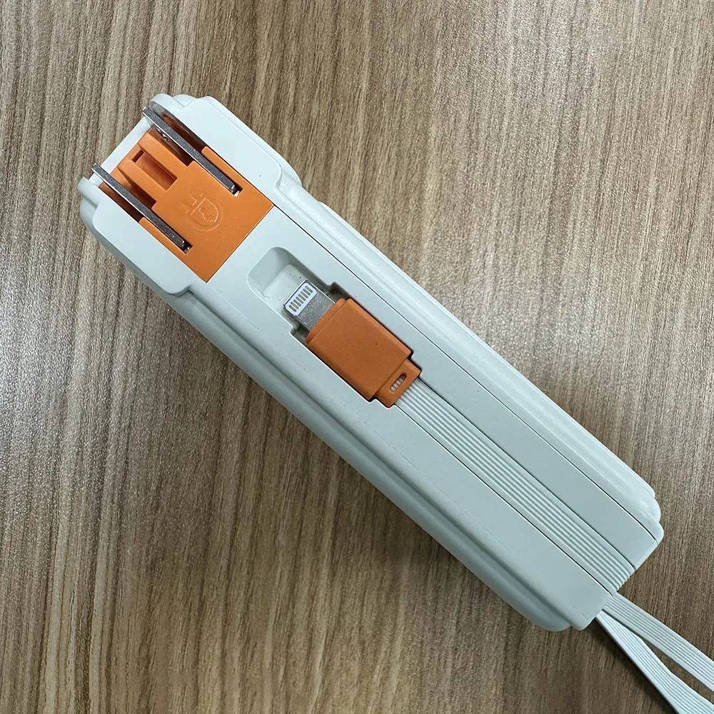 20000mAh GPS-Enabled Power Bank Built-in Type-C & Lightning Cables Wireless Charging 22.5W PD Fast Charge USB-A & USB-C Output 3