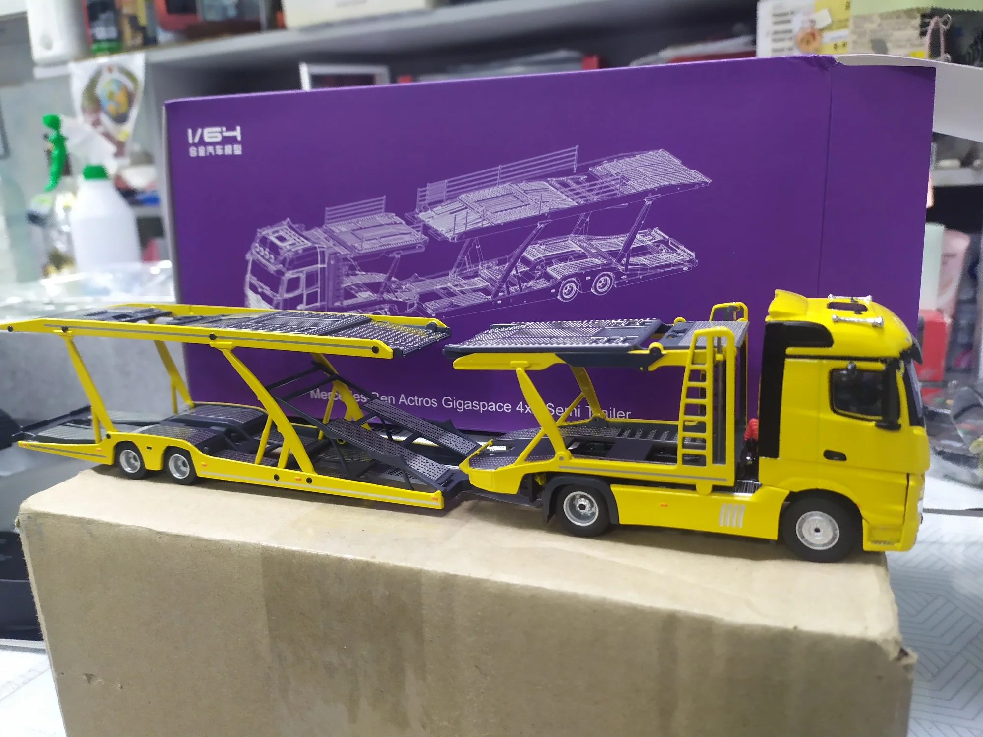 1/64 Alloy Die-casting Model Car Toy Benz Actros Gigaspace 4x2