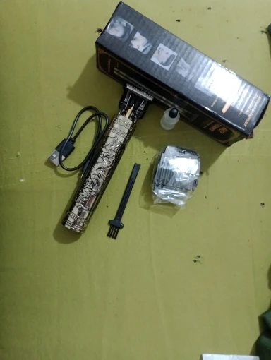 Máquina De Cortar Cabelo Para Barba Masculina Aparador Profissional barbeador acabamento Sem Fio Portátil T9 photo review