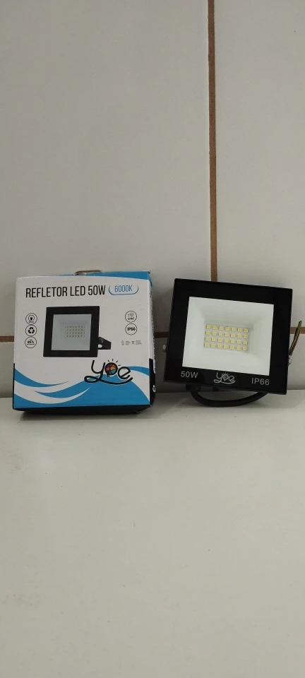 Kit 2 Refletor Led 50w Holofote Bivolt Prova Dágua Ip66 Cor De Luz Branco Frio photo review