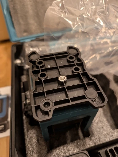 Gisam 16 Lines Laser Level Tripod Green Line SelfLeveling 360 Horizontal & Vertical Remote Control For makita 18v battery pins photo review