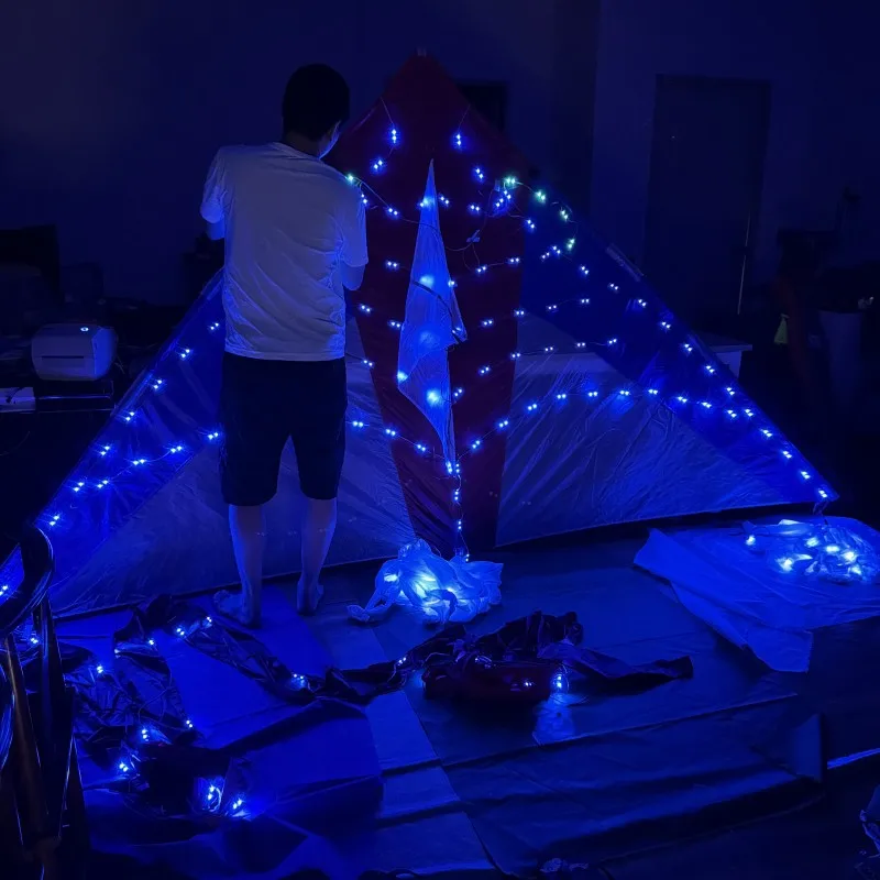 Big LED night delta kite 3SQ. M  Ray tear resistant nylon  and carbon fiber kite frame angle kite with lights with tubing tails 3