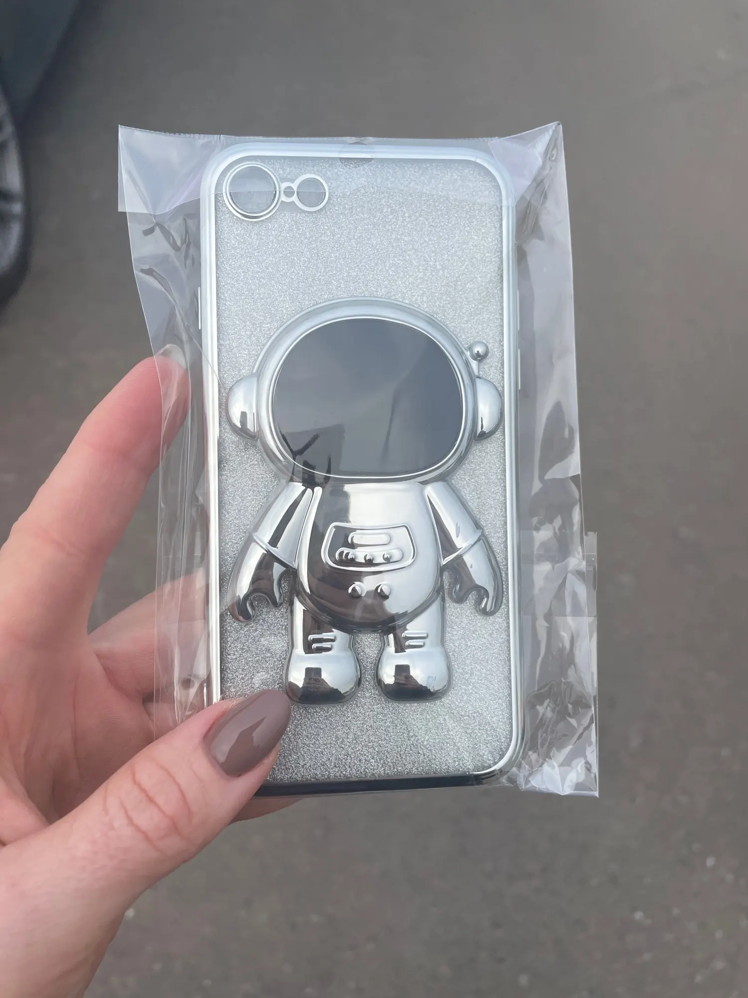Flash Glitter Plating Astronaut Stand Phone Case For iPhone 14 13 12 Mini 11 Pro Max X XR XS Lens Protector On 6S 7 8 Plus Cover photo review