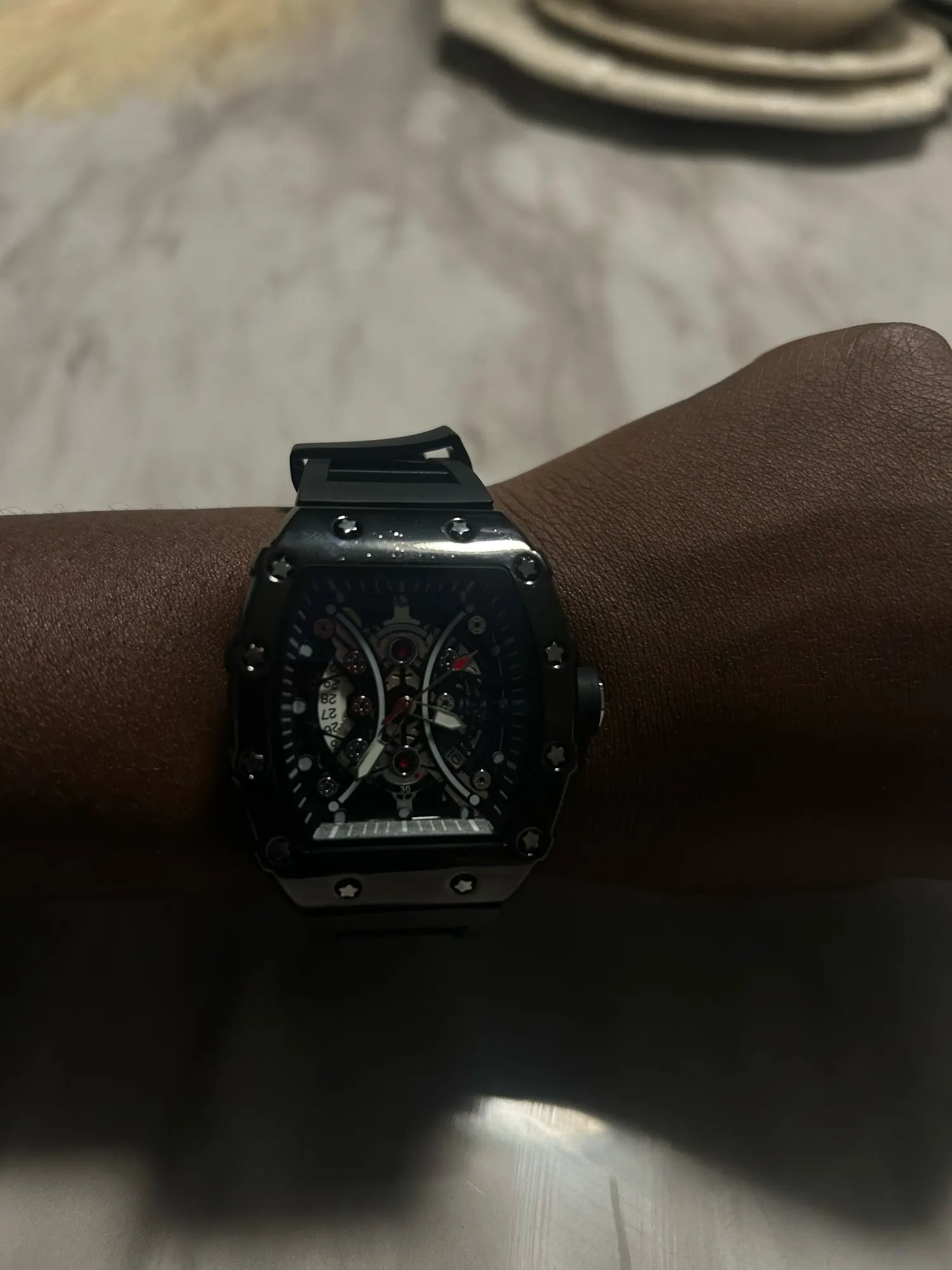 Relógio masculino luz marca de luxo barril vinho dial moda noite brilho relógio esportivo calendário reloj l146 photo review