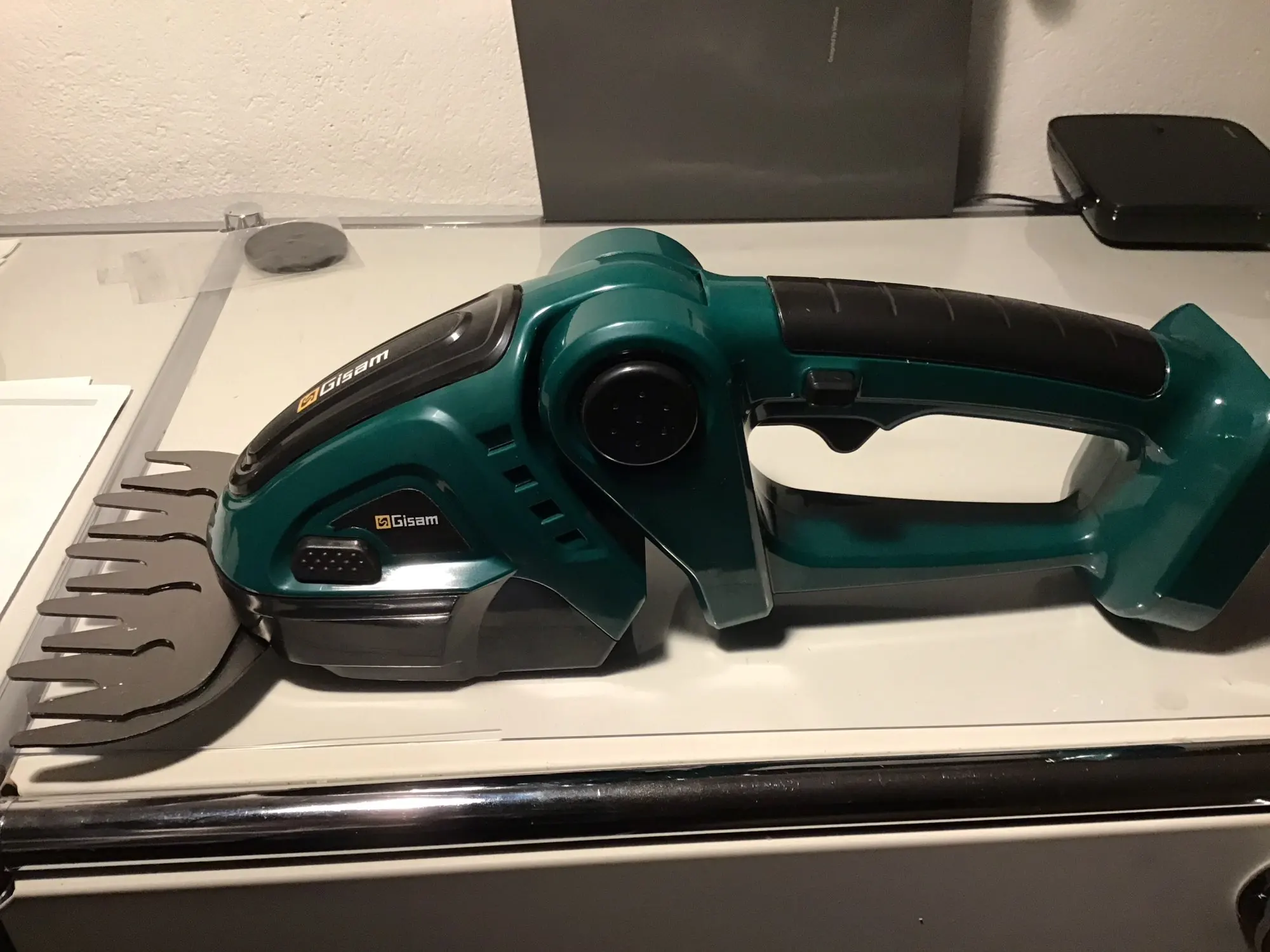 Gisam 2 in 1 Electric Hedge Trimmer 20000rpm Handheld Household Lawn Mower Garden Scissors Power Tool For Makita 18V Battery Pin photo review